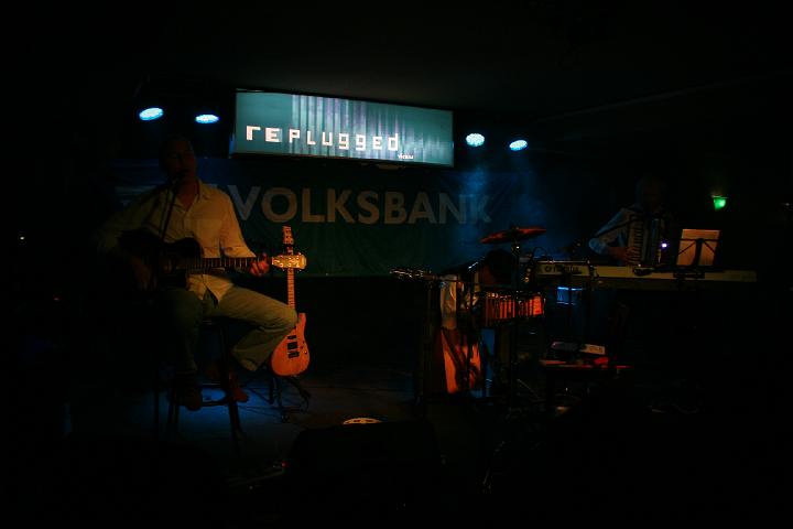 2008-11-28 M3_live at replugged 160.jpg